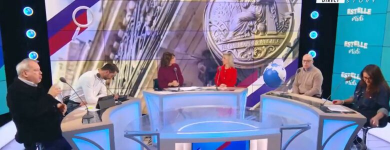 Plateau de télévision lors de l'interview de RMC de Barbara Thomas David par Estelle Midi